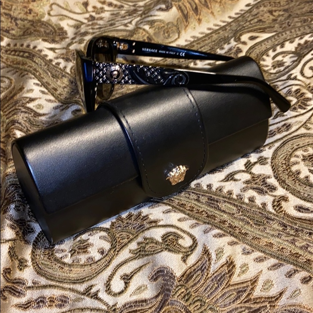 🎈3 DAY SALE 🎈Versace Medusa Cat-Eye Sunglasses🎈 - Picture 5 of 8